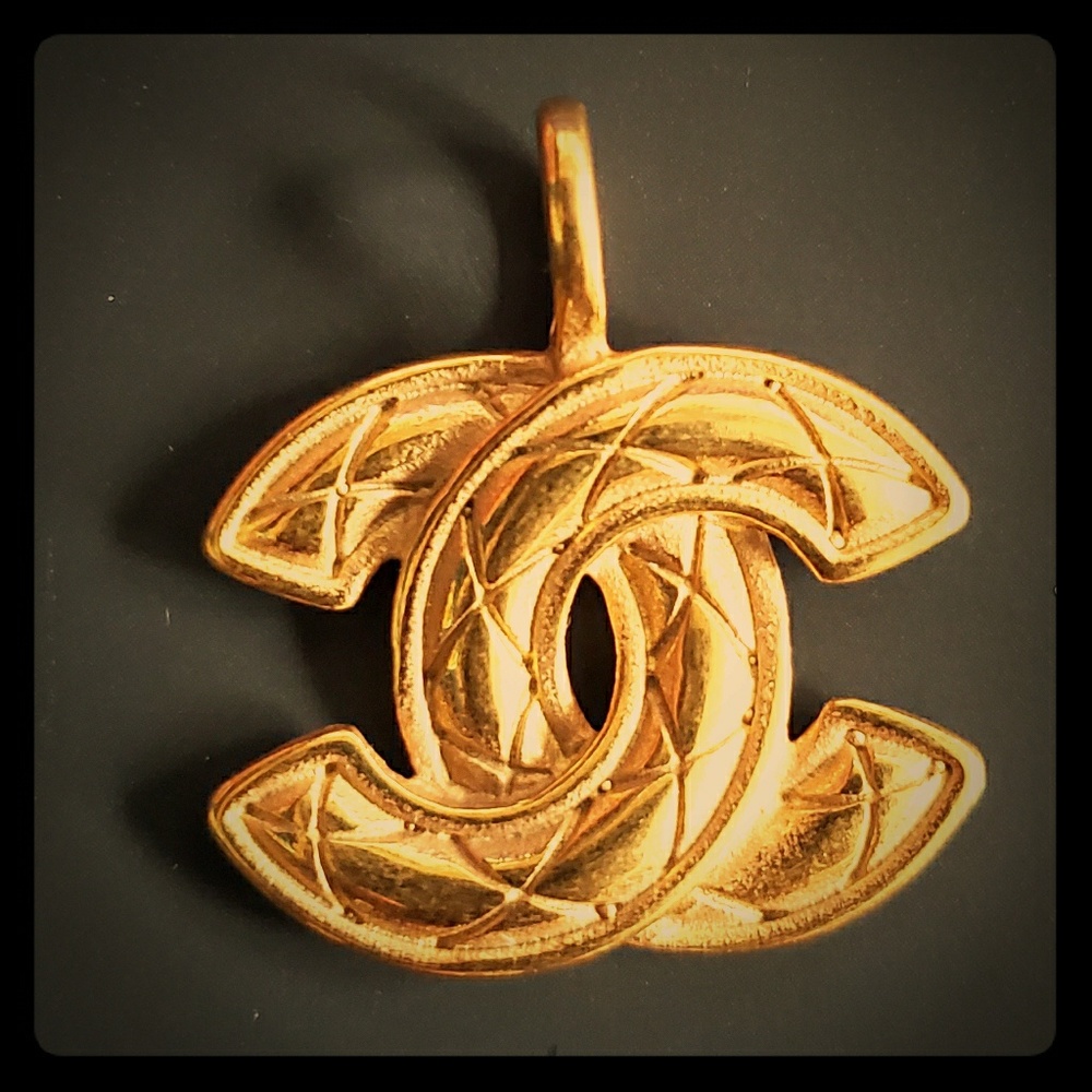 Chanel pendant